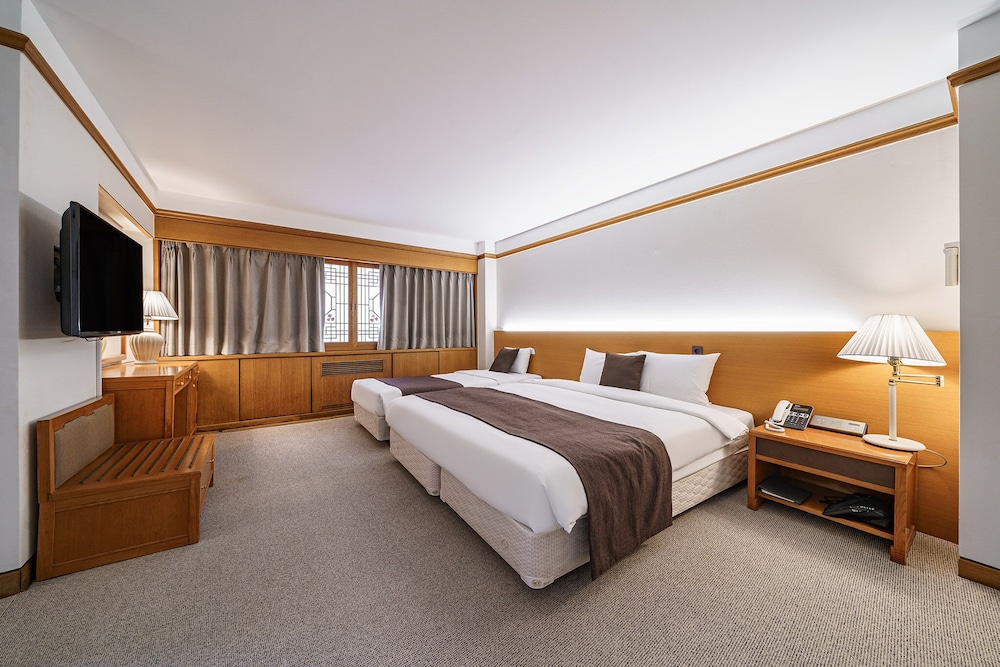Commodore Hotel Busan 17/62