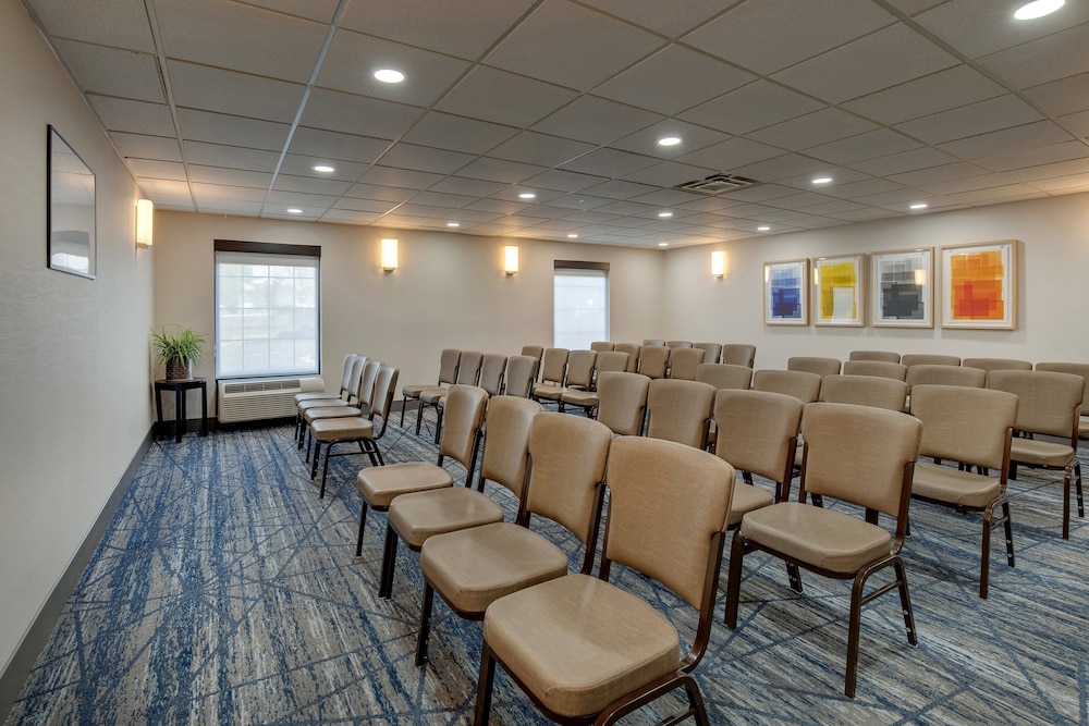 Holiday Inn Express & Suites I-95 Capitol Beltway-Largo 52/57