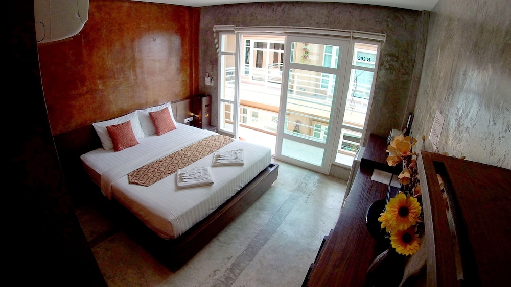 Silver Sands Beach Resort 17/100