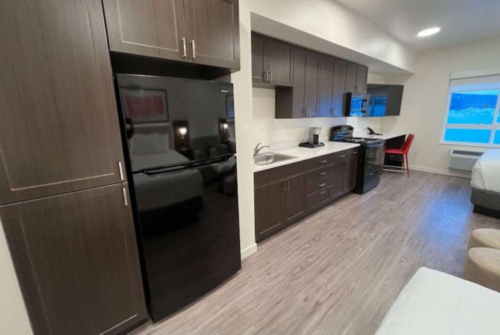 Hawthorn Extended Stay by Wyndham Alpine 19/49