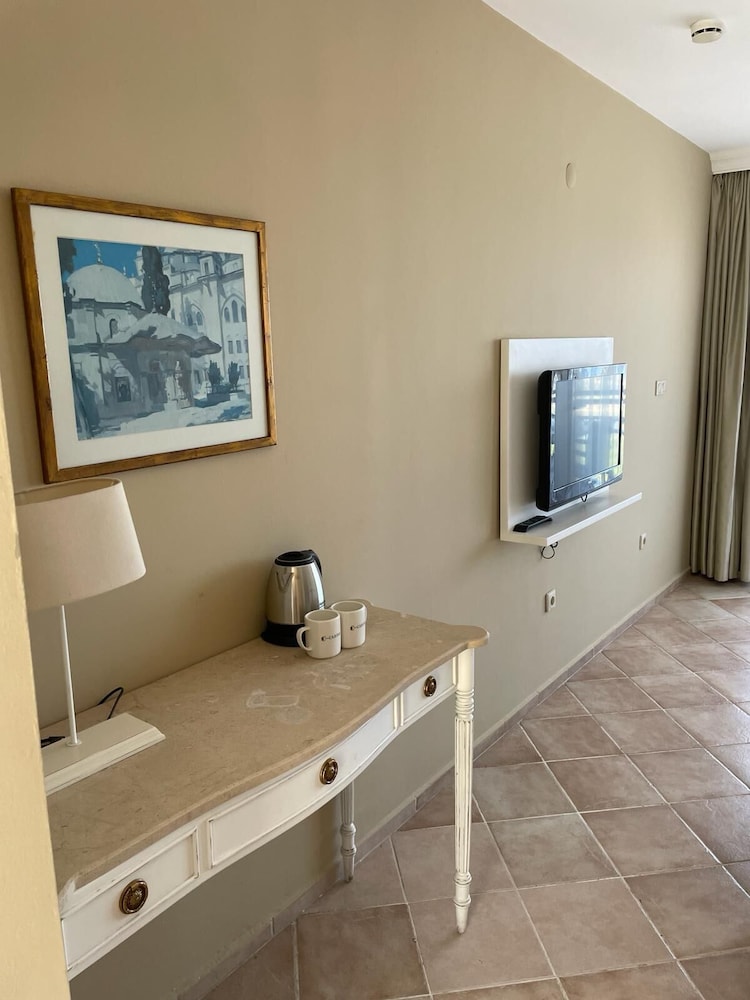 Carina Hotel 58/72