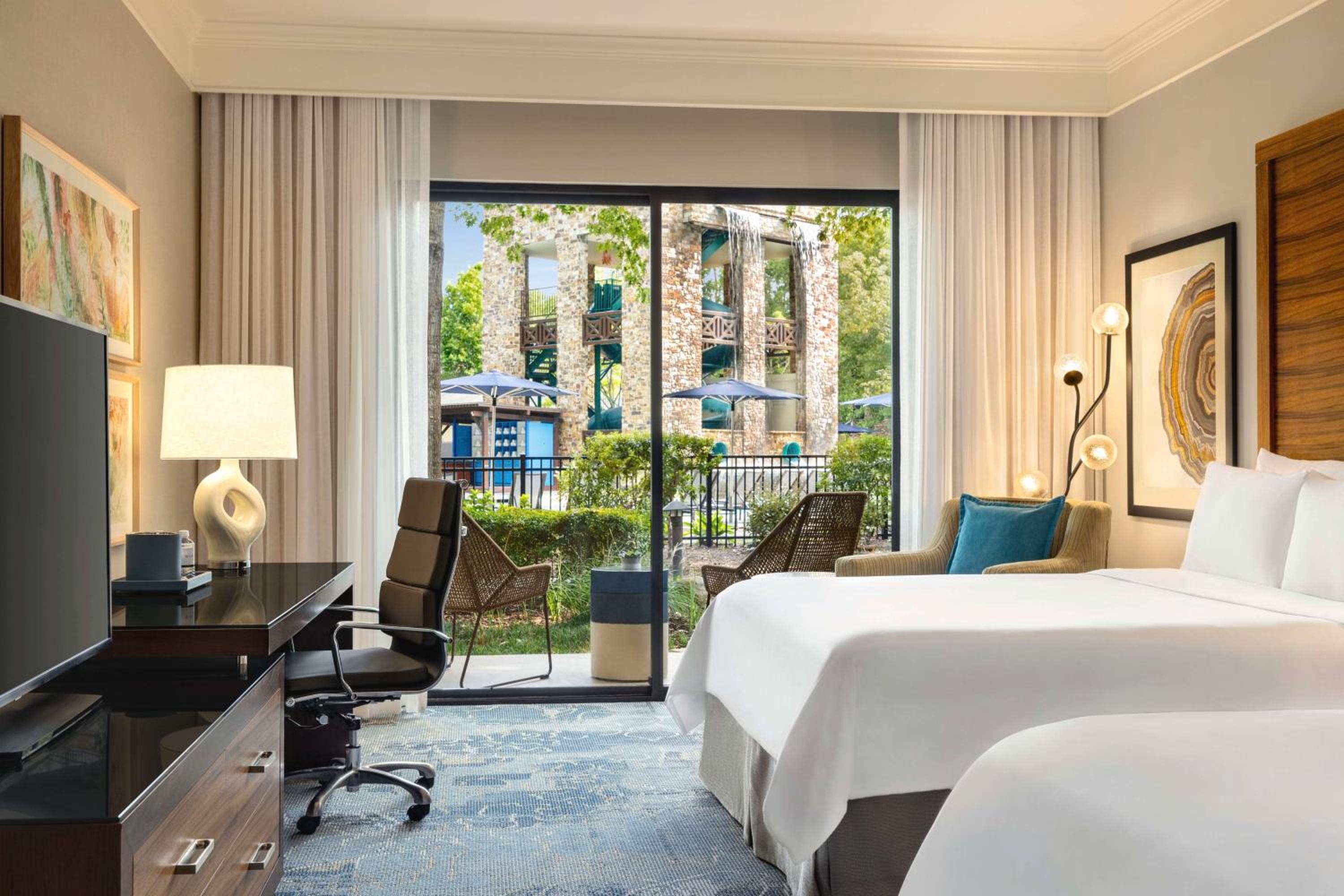 Room, 2 Queen Beds, Pool Access