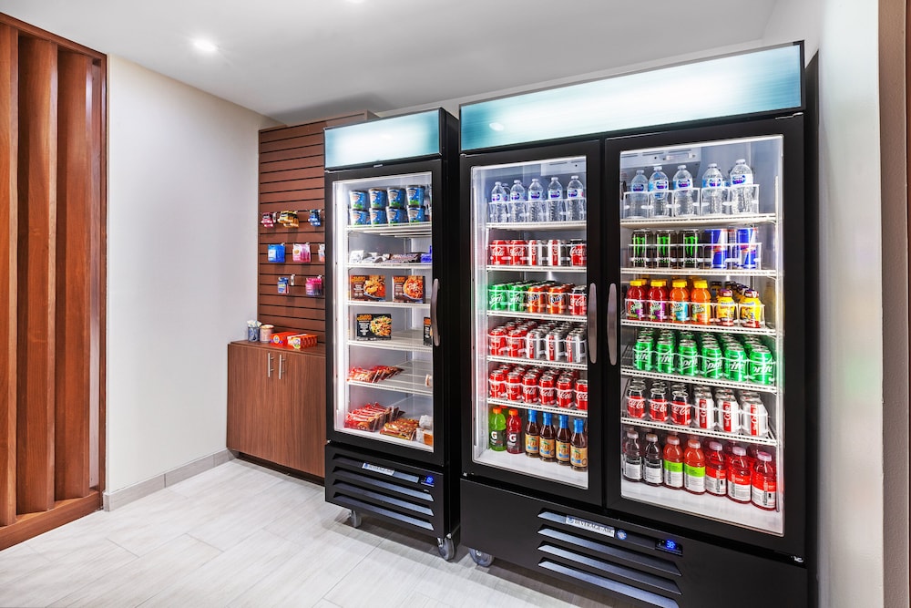 Holiday Inn Express and Suites Tulsa Northeast - Owasso 42/66
