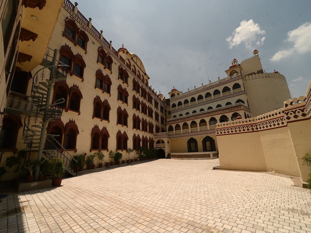 Fort Chandragupt Hotel 31/32