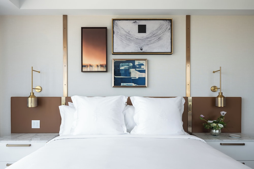 EXECUTIVE, SUITE, RIVER VIEW, CORNER, ACCESSIBLE