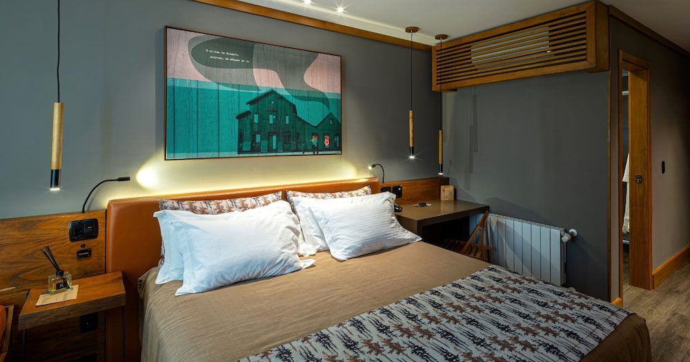 Hotel Wood 12/46