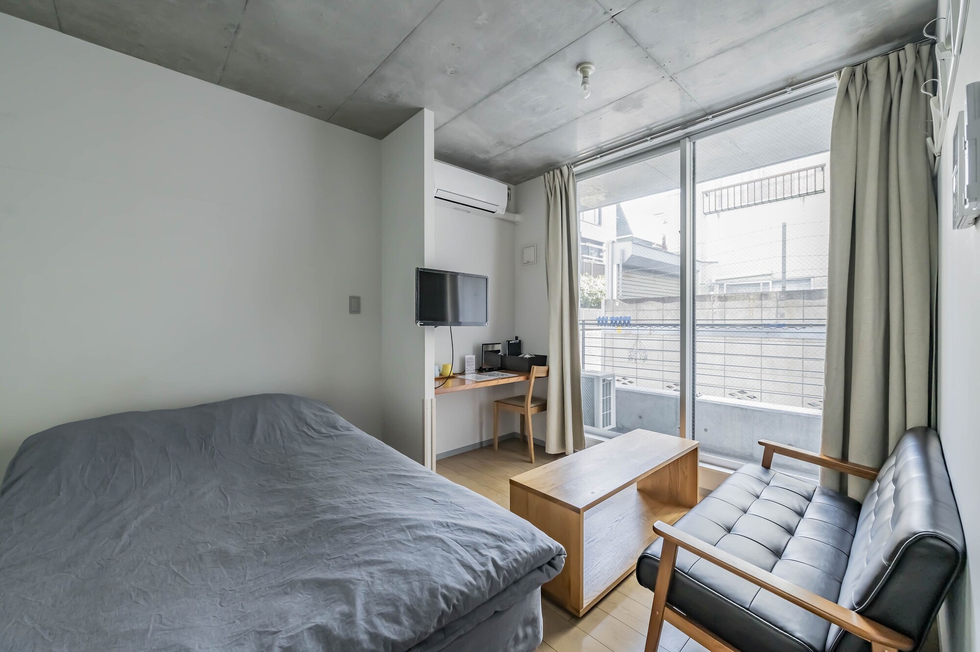 ECONOMY, DOUBLE BED, BATHTUB