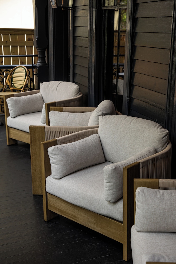 The Blackbird Hotel 33/47