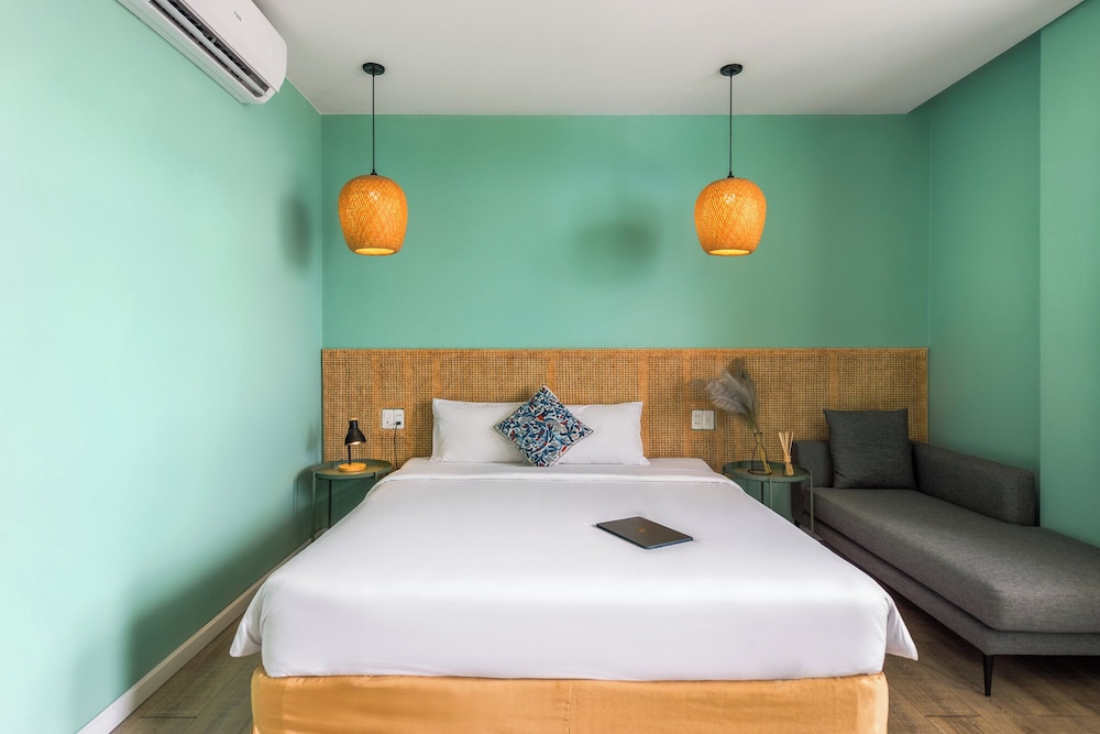 DELUXE, DOUBLE BED, BALCONY