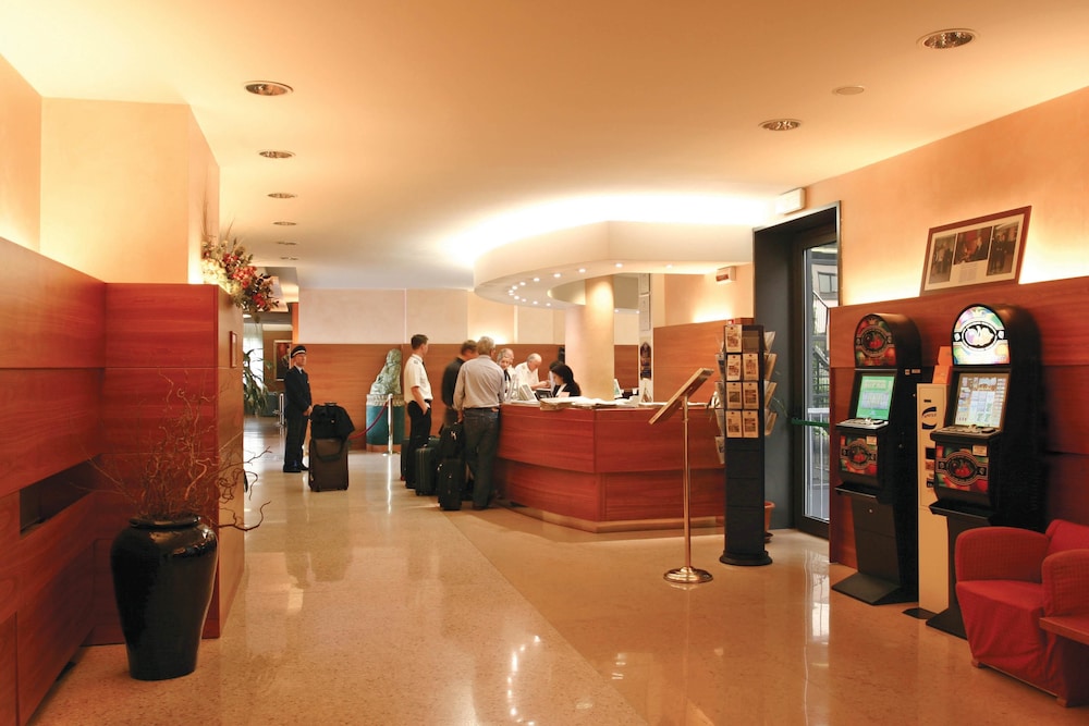 Best Western Cavalieri Della Corona Hotel 38/55