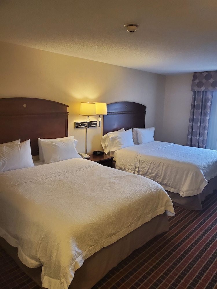 Hampton Inn & Suites Dayton-Airport 30/64
