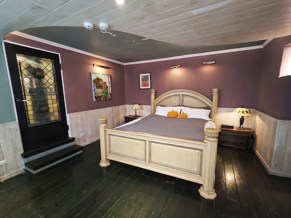 Deluxe, Suite, King and Queen Bed, Ocean View, Garden Area