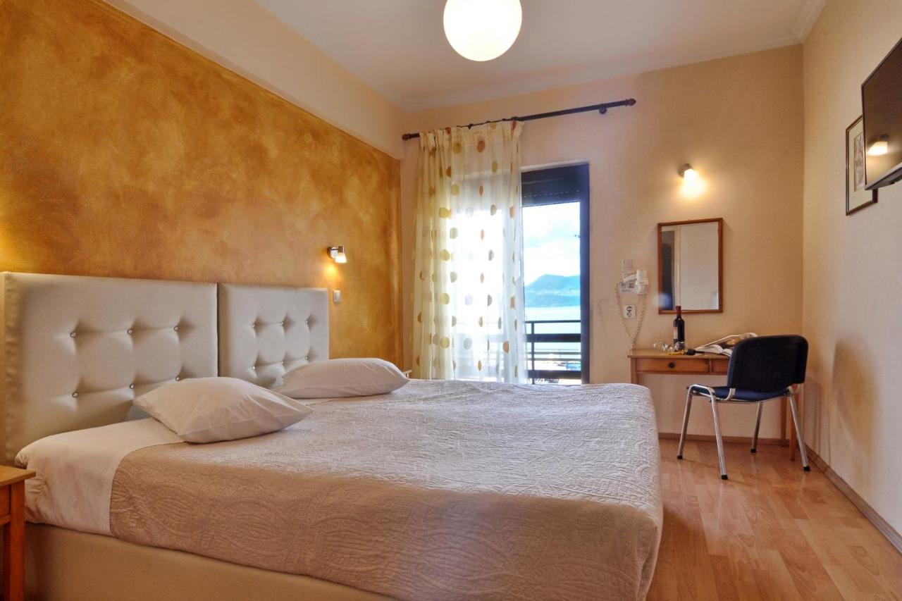 Room, Double or Twin Bed, Lateral Side Sea View
