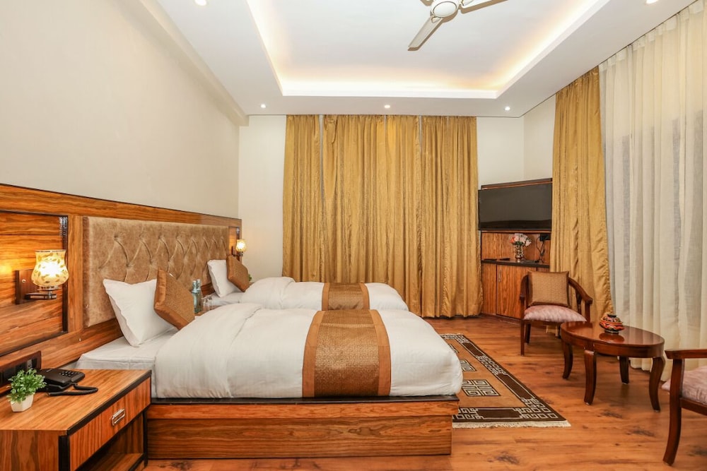 DELUXE, DOUBLE BED