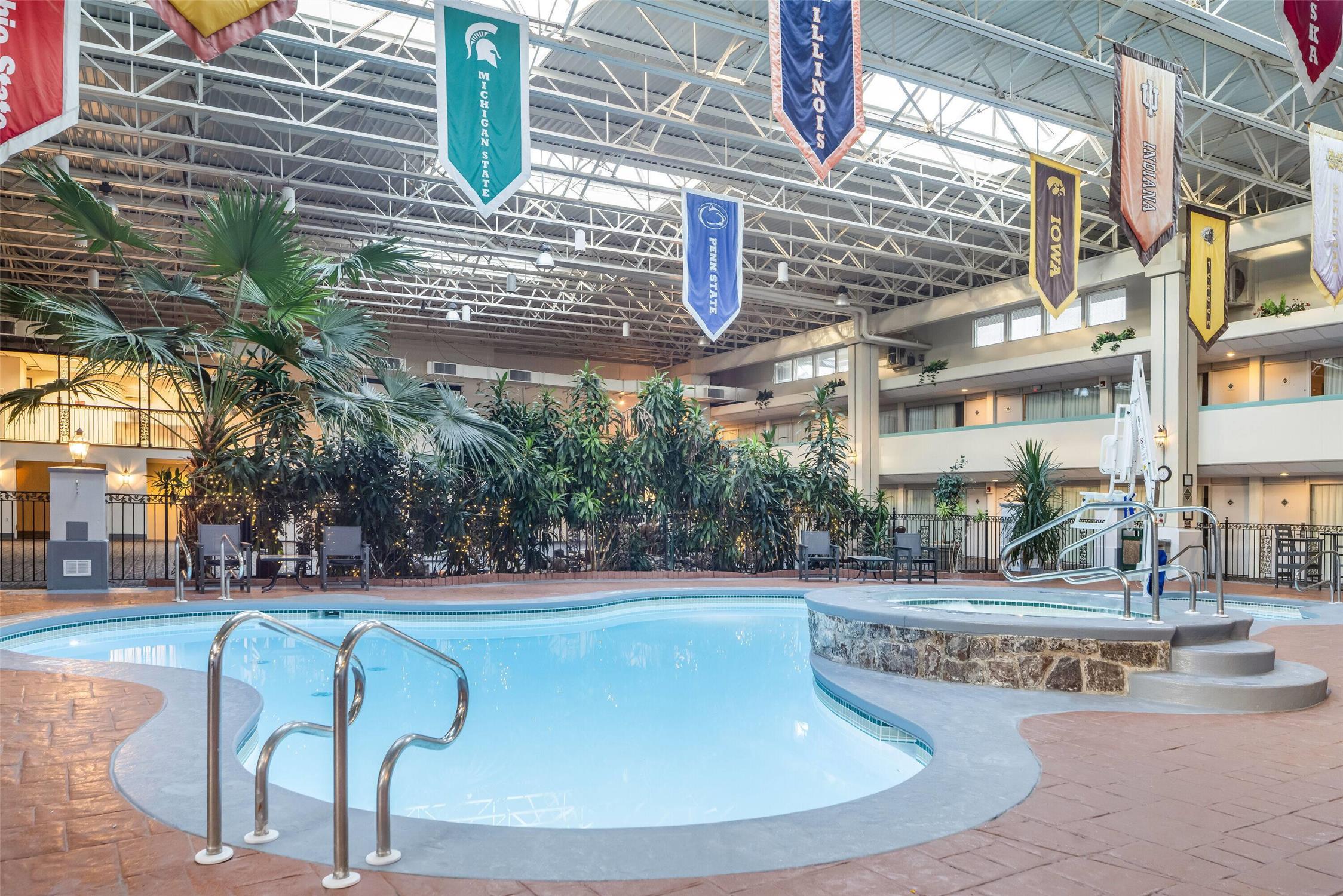 Ramada by Wyndham State College Hotel & Conference Center 13/40