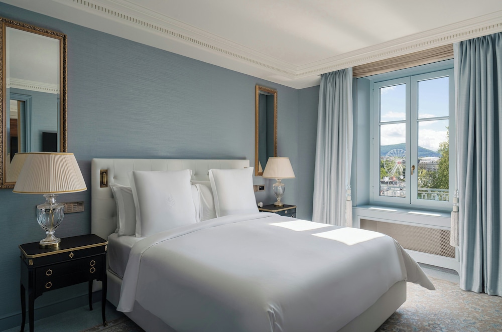 PREMIER, KING BED