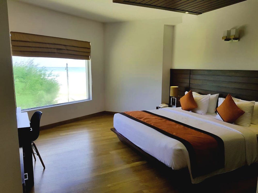 Nilaveli Beach Hotel 8/50