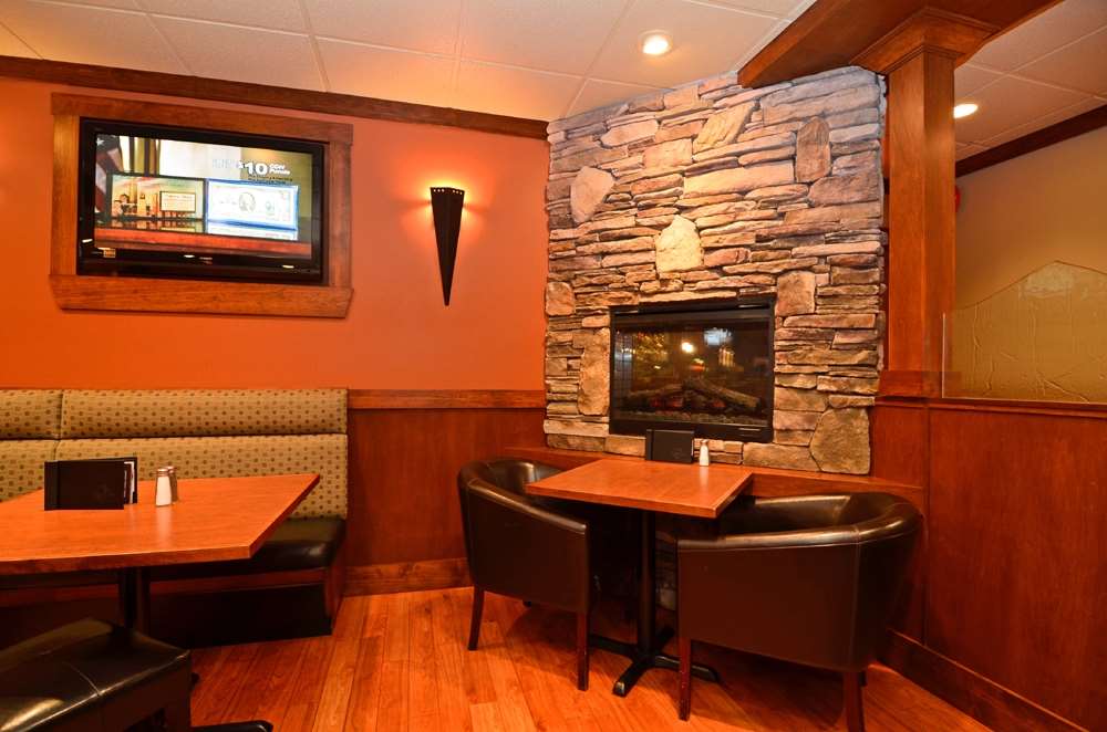 Best Western Plus Country Meadows Inn 19/28