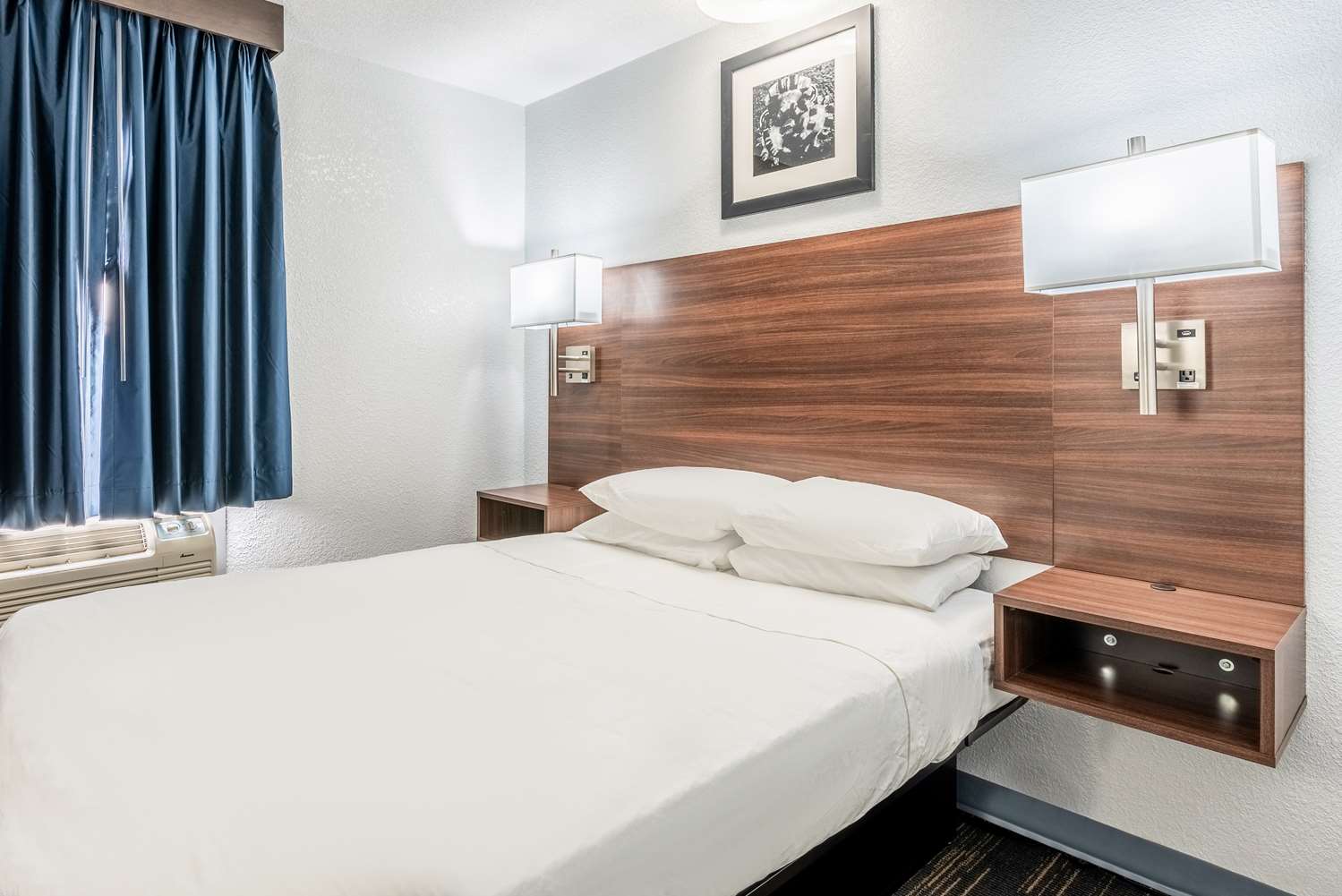 Cozy, Queen Bed, High Floor