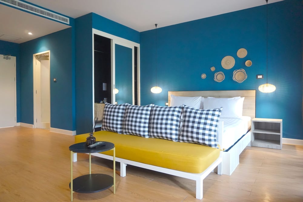 THE SIGNATURE PHUKET RESORT AND RESTAURANT 13/70