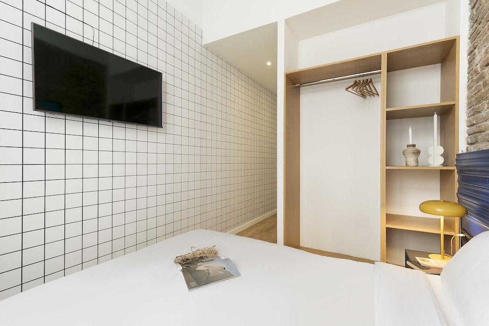 Arte Suites By Olala Homes 11/25