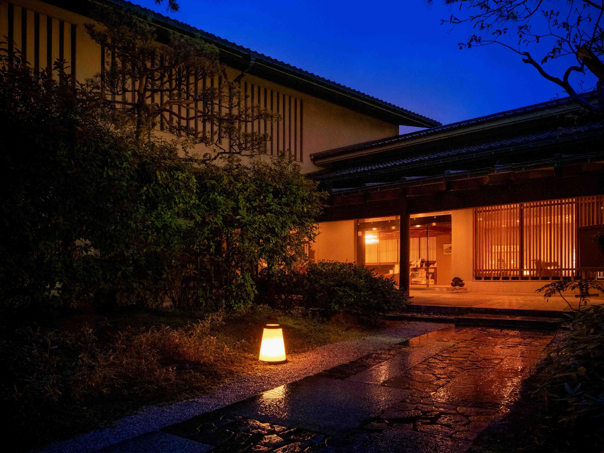 Japanese, Modern, Twin Beds, Garden Side