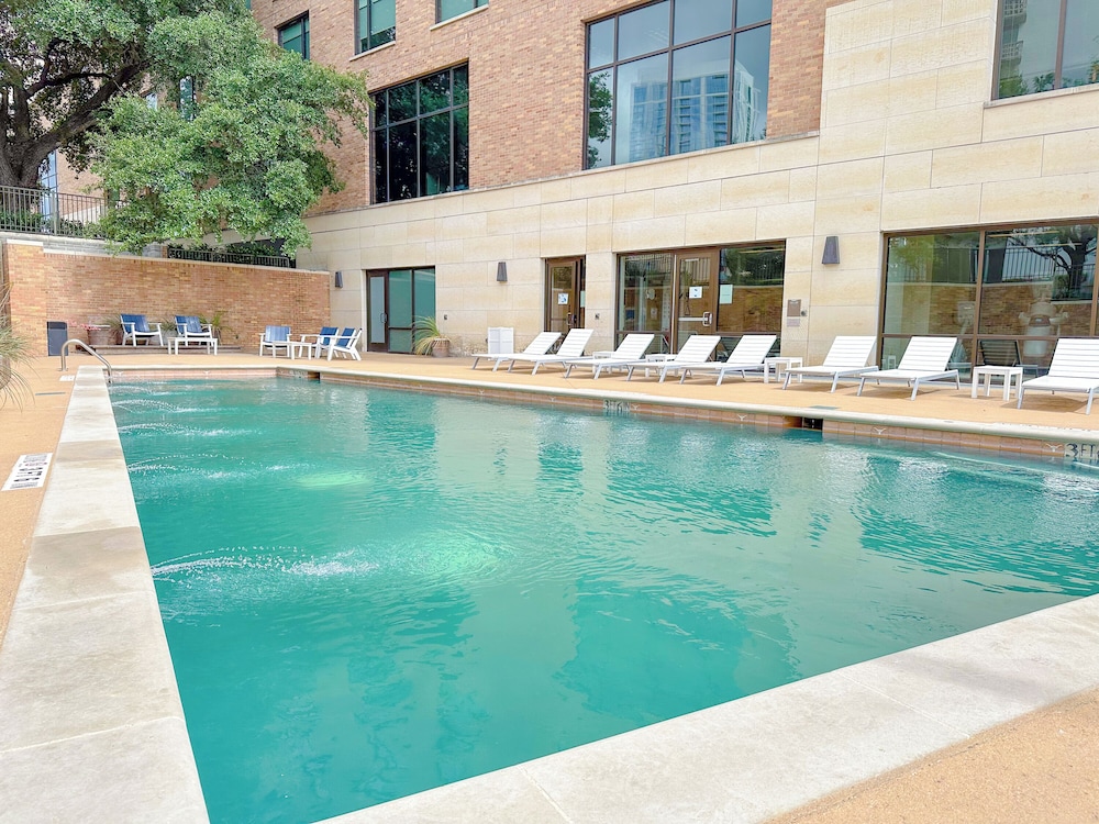 At T Hotel Conference Center At the University of Texas 64/65