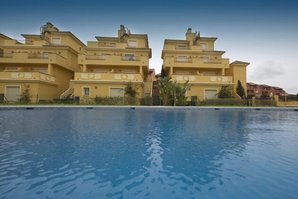 Vista Real Apartments 43/45