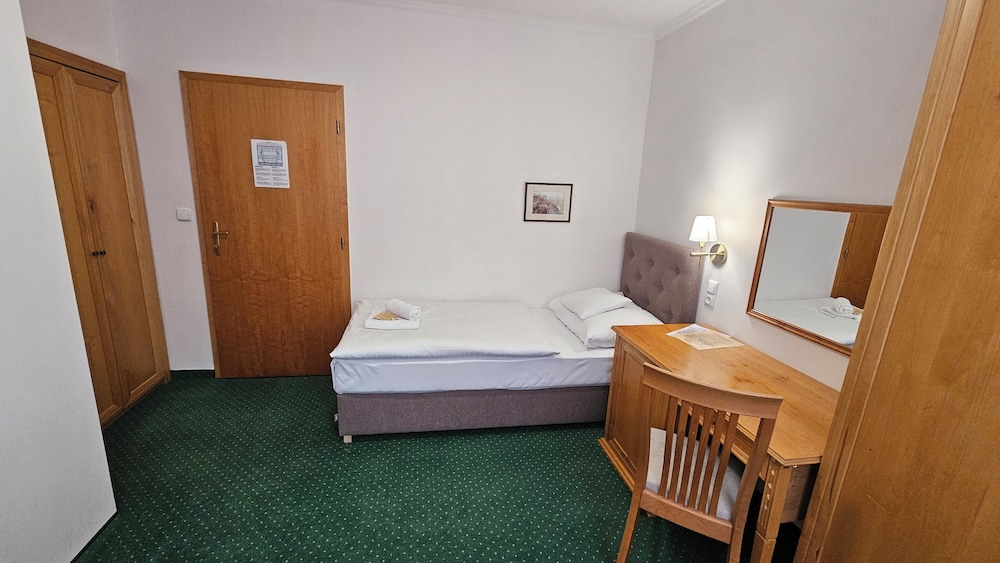 Claris Hotel 24/62