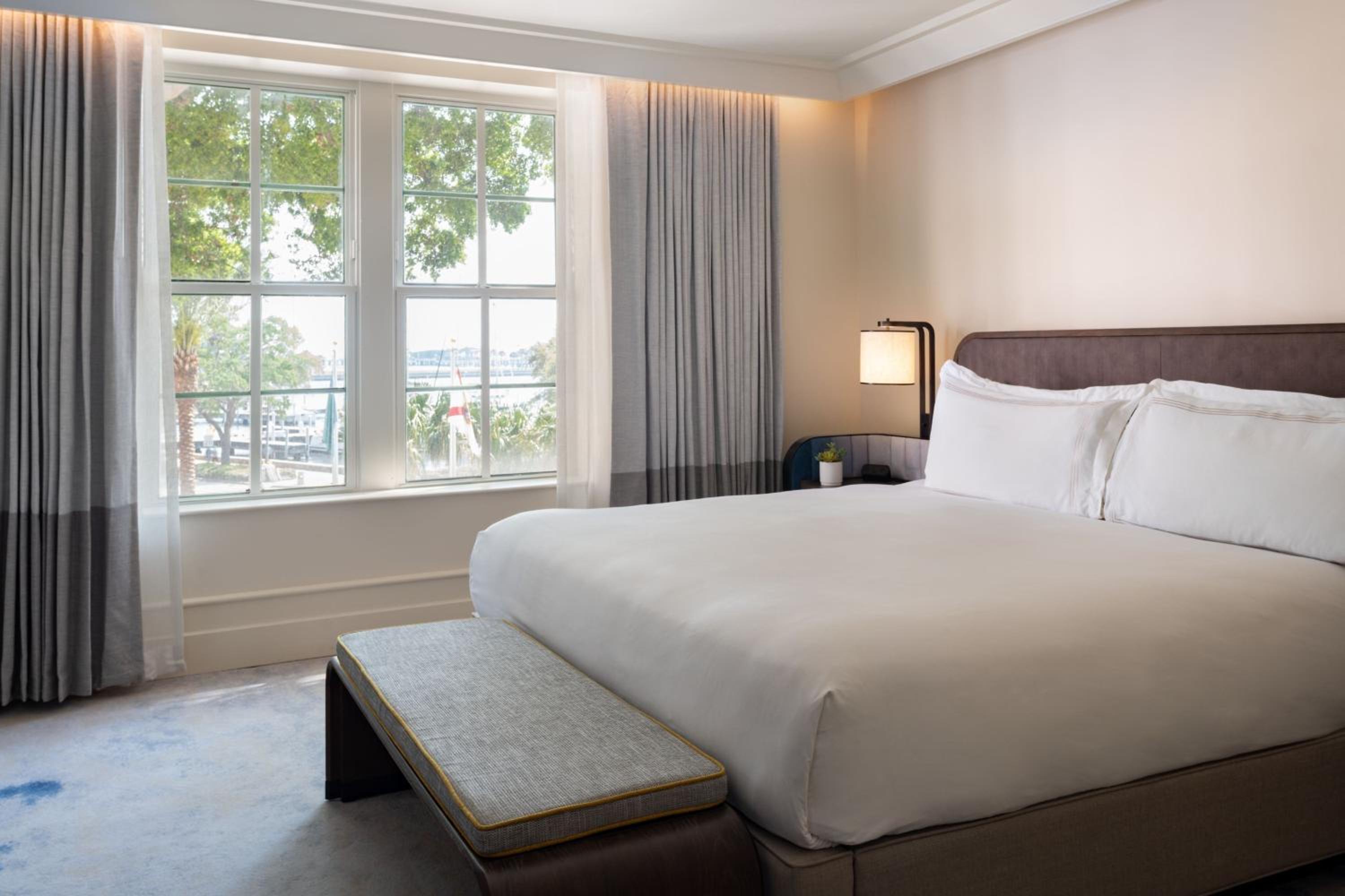 1 Bedroom, Chairman, Suite, King Bed