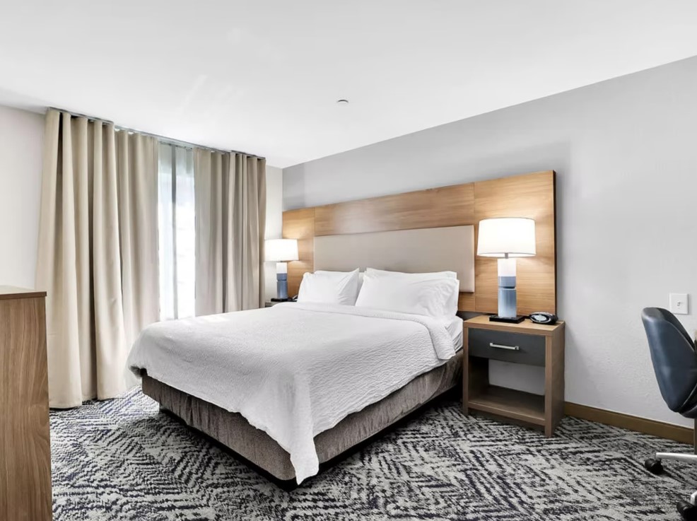 1 Bedroom, Suite, King and Twin Beds, Living and Dining Areas, Kitchen