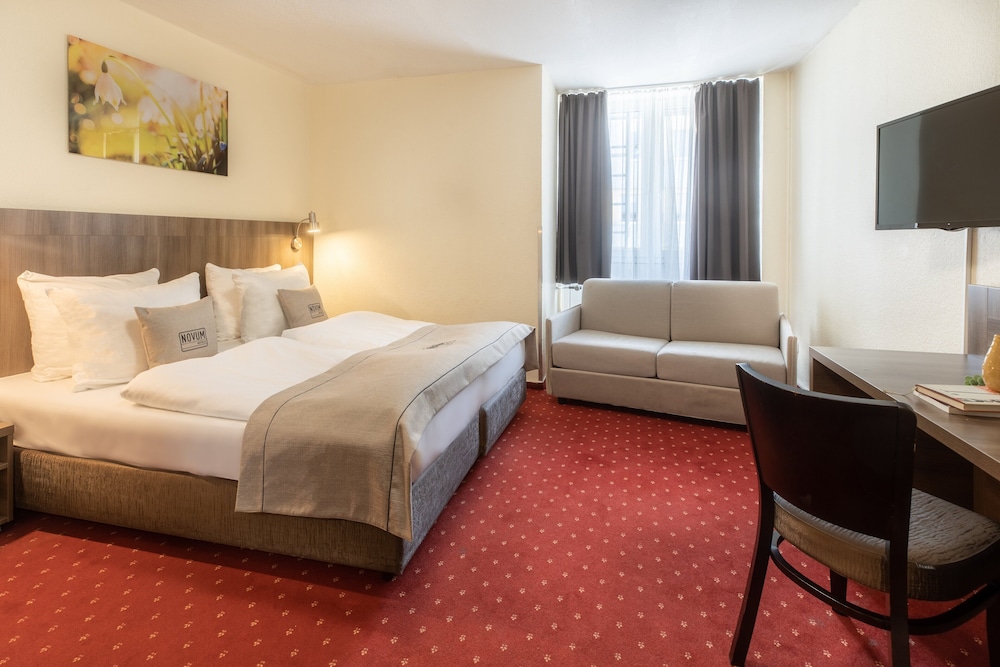 Hotel Leonet 12/71