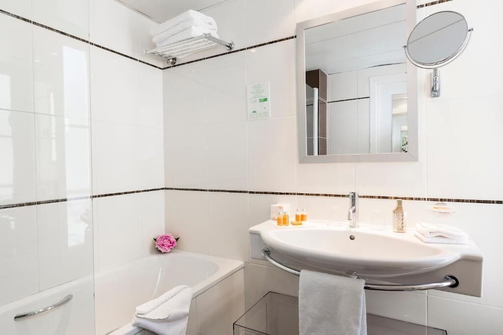 Elysees Bassano Hotel Formely Bw Hotel Elysees Bassa 40/81