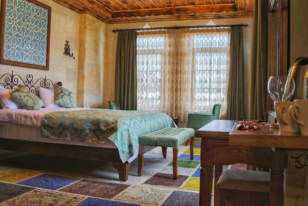 Caravanserai Inn Hotel 25/50