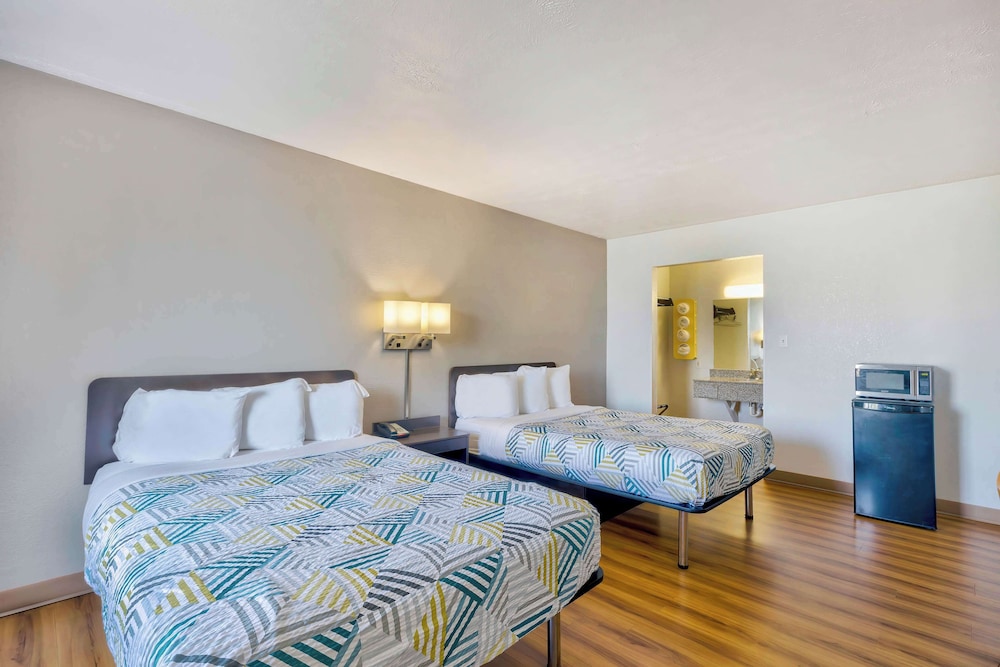 Motel6 Mount Jackson, VA - Shenandoah 25/56