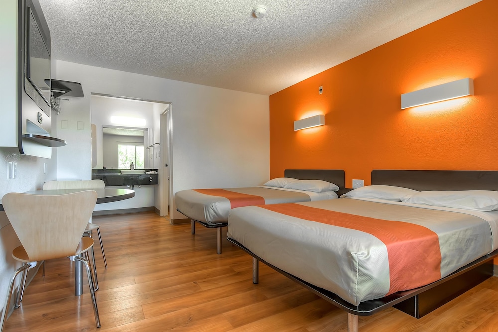 Motel6 San Diego, CA - North 20/61