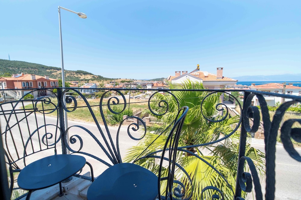 Cunda Dalyan Otel 41/49
