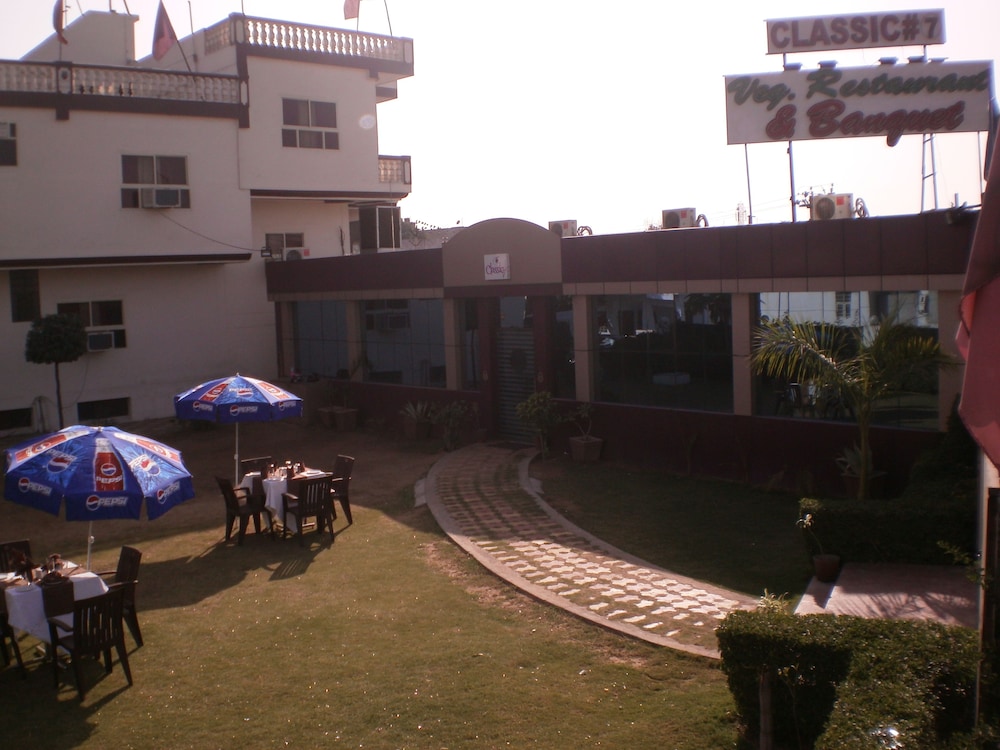 Classic 7 Hotel &amp; Restaurant 39/43