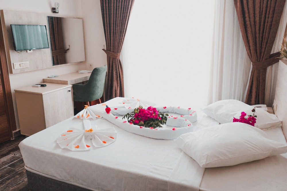 Dream Town Hotel & Restaurant 5/50