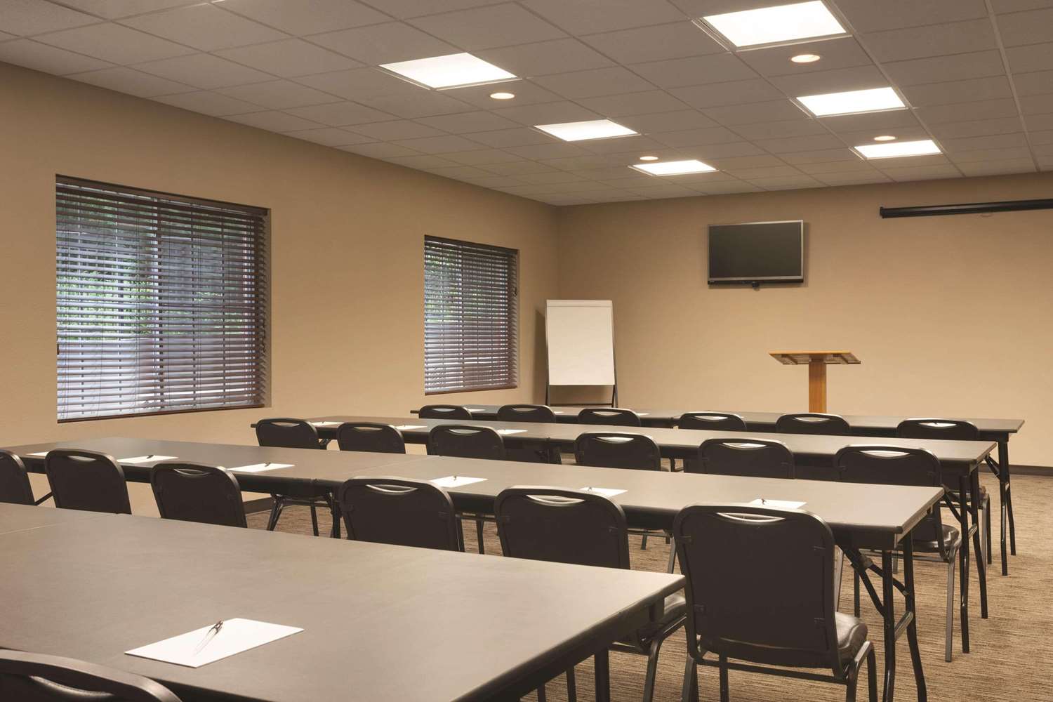 Country Inn and Suites By Radisson, Goodlettsville, TN 25/28