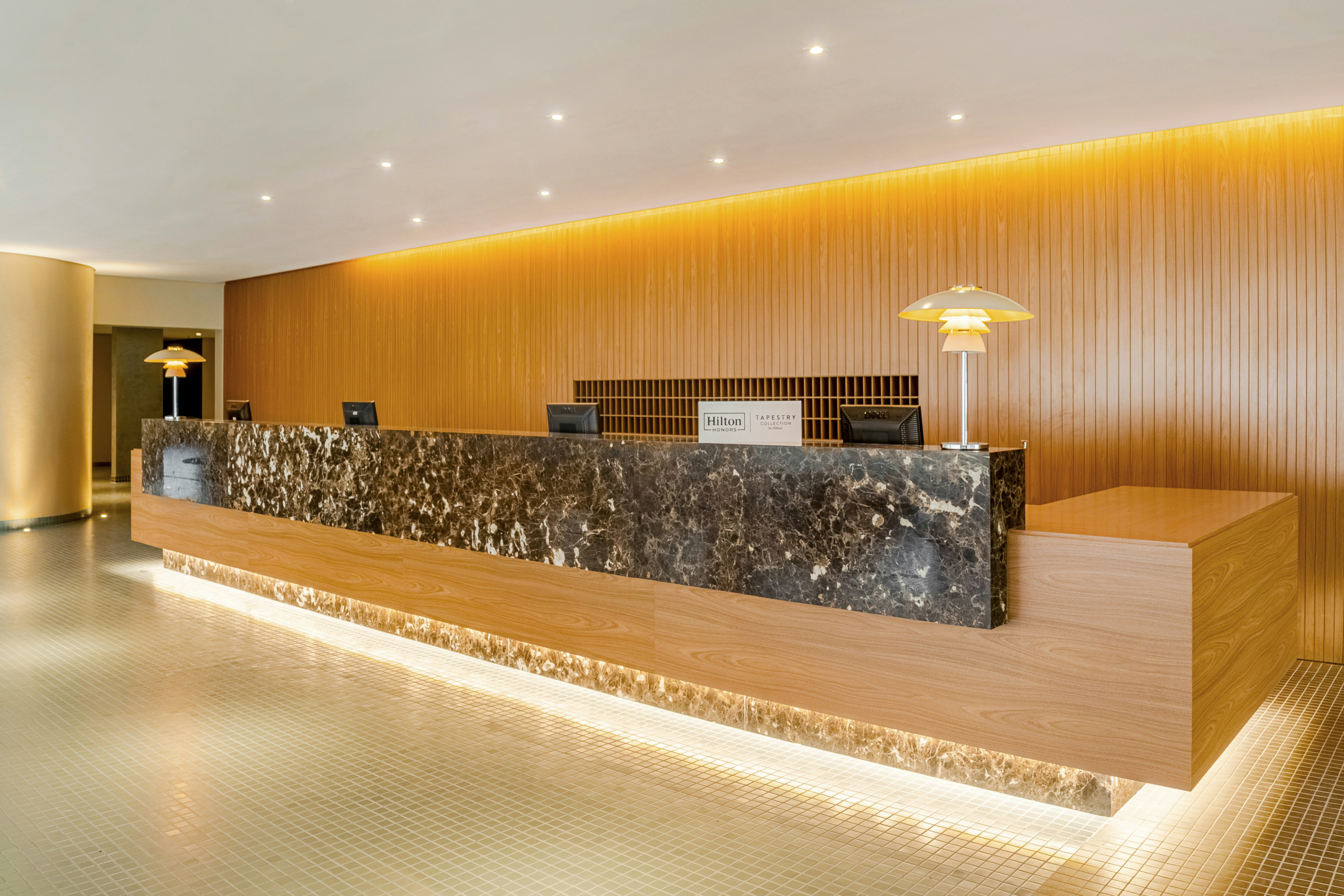 Almenat Embu das Artes, Tapestry Collection by Hilton 2/31