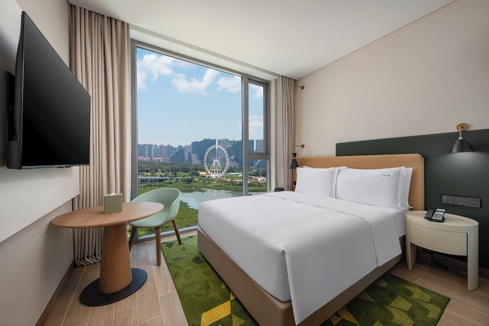 Holiday Inn Beihai Silver Beach by IHG 12/36
