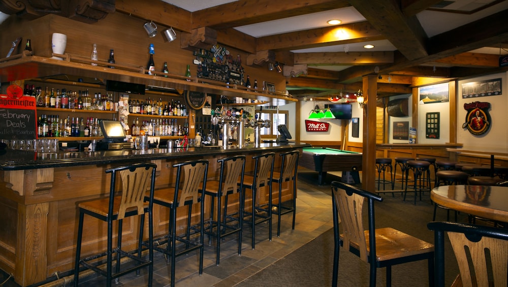 WHISTLERS INN 30/38