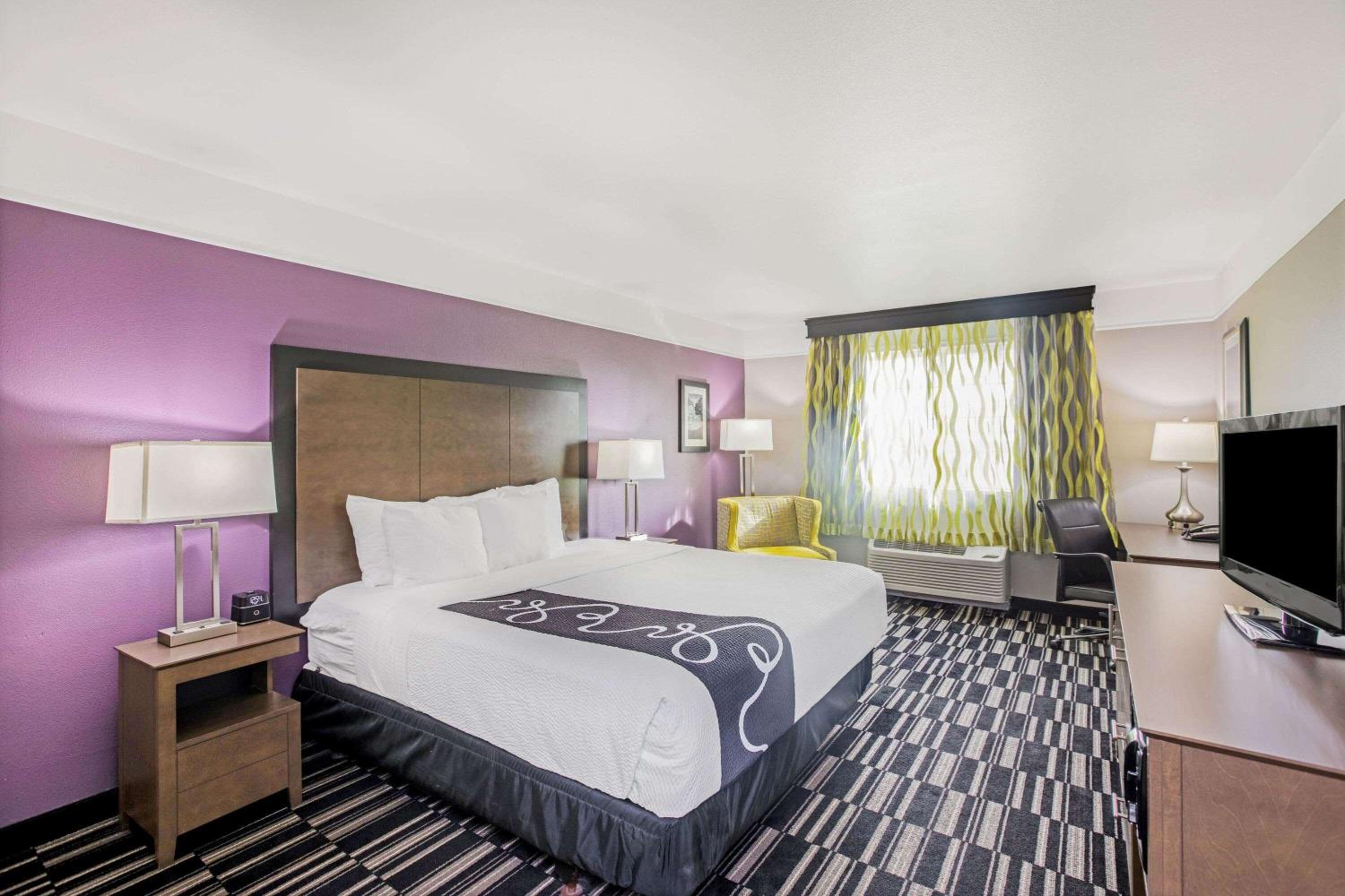 Deluxe, King Bed