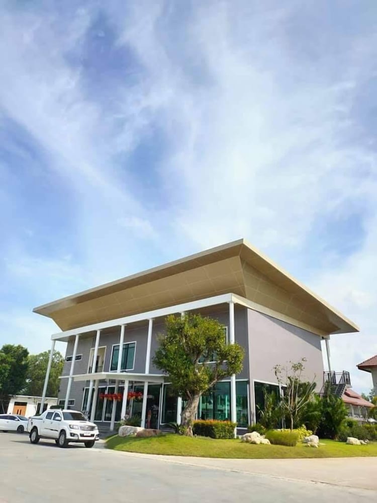 Southern Airport Hotel 2/50