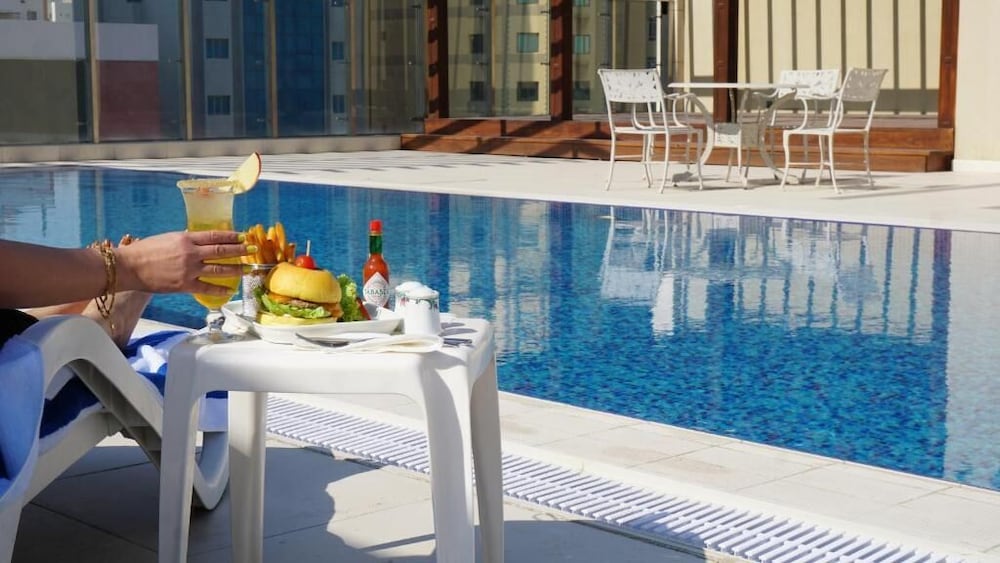 Al Kout Beach Hotel 33/36