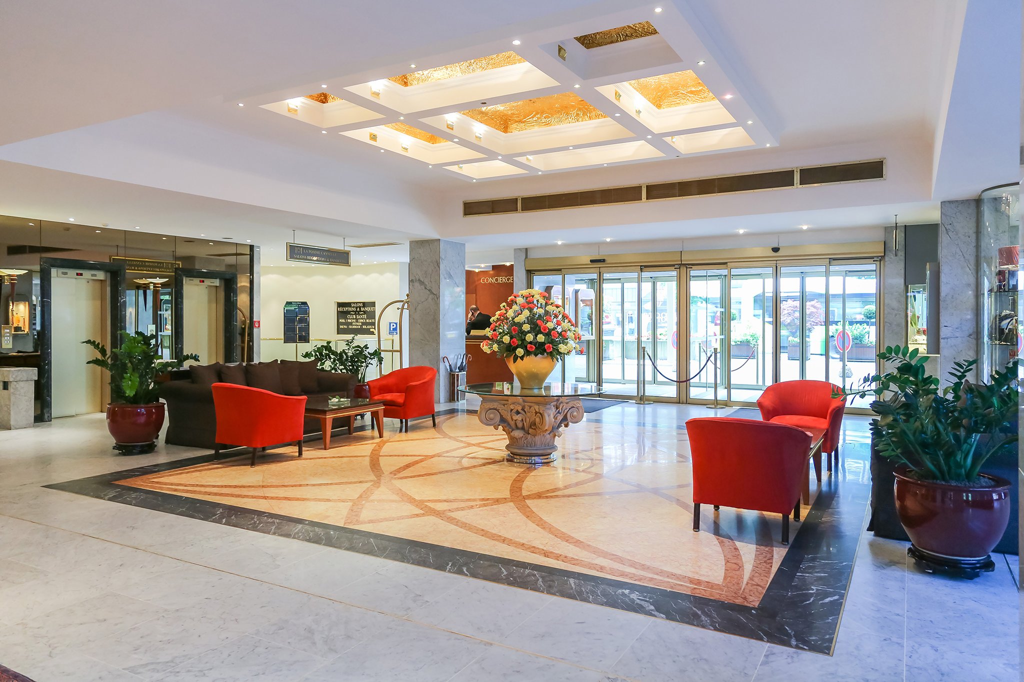 Le Royal Hotels & Resorts 10/82