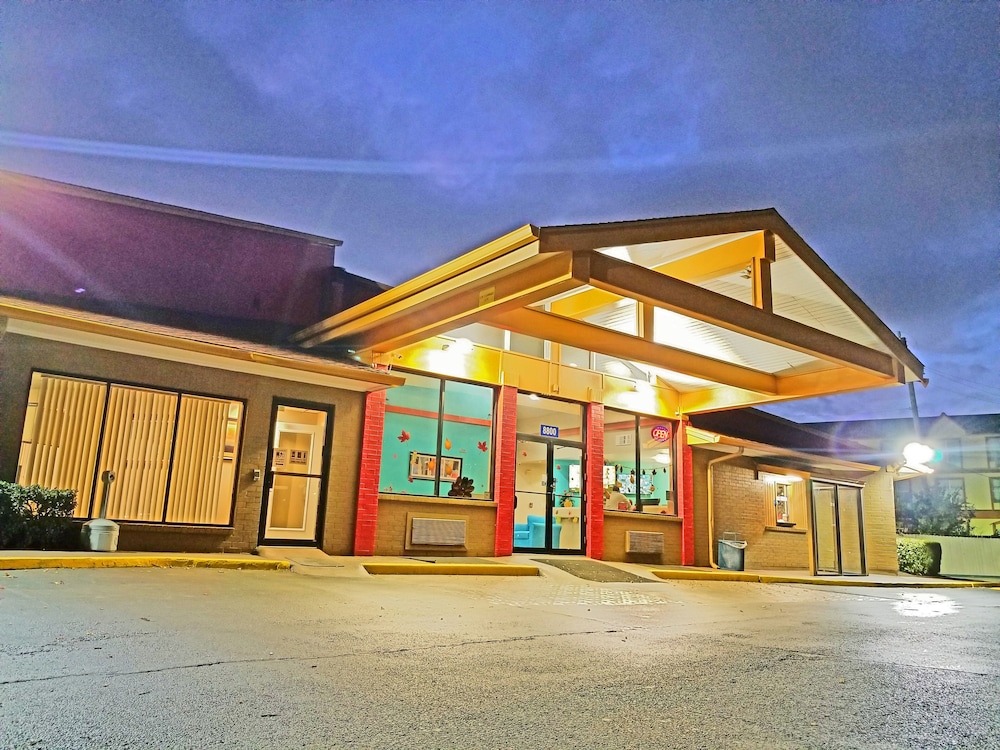 Howard Johnson by Wyndham Houston Hobby Airport 3/61
