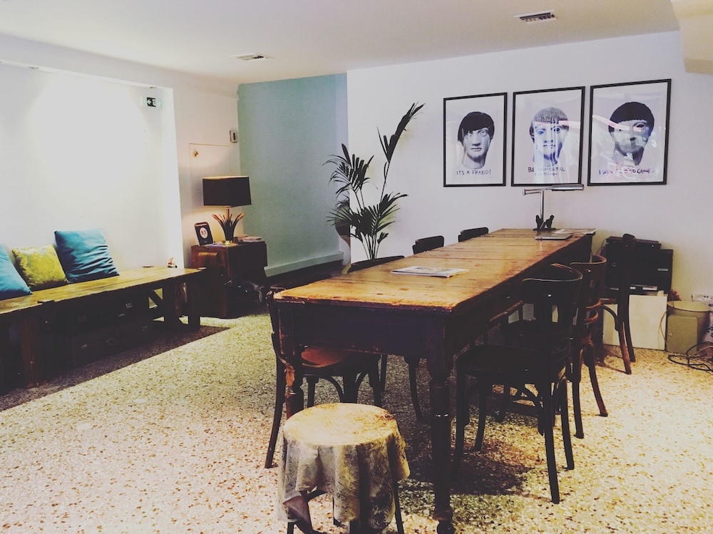 Concierge Athens I 40/50