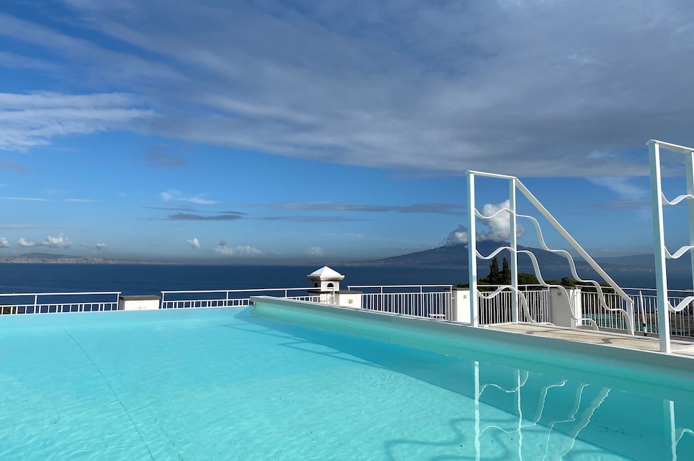 Boutique Hotel Helios - Adults Only 67/74